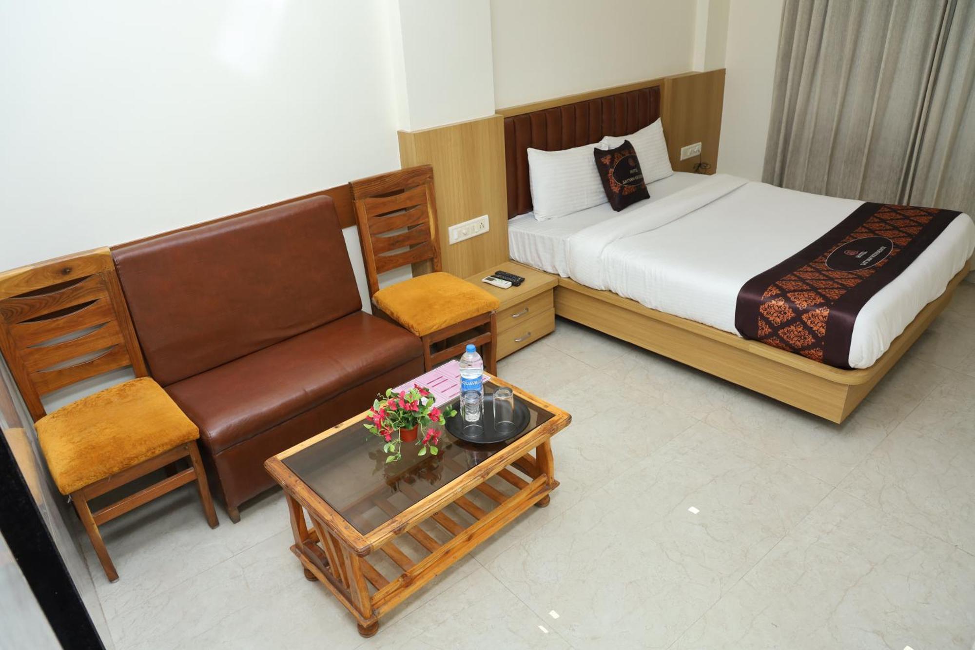 נאווי מומבאי Hotel Satyam Residency מראה חיצוני תמונה