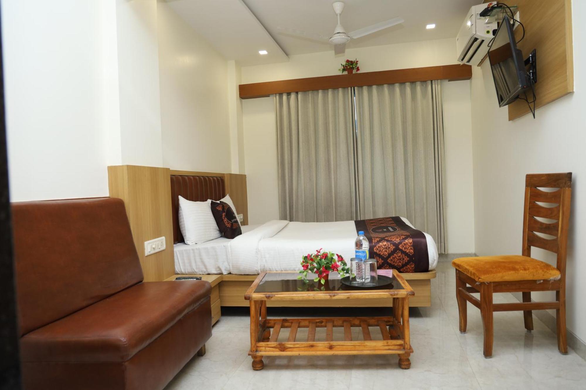 נאווי מומבאי Hotel Satyam Residency מראה חיצוני תמונה